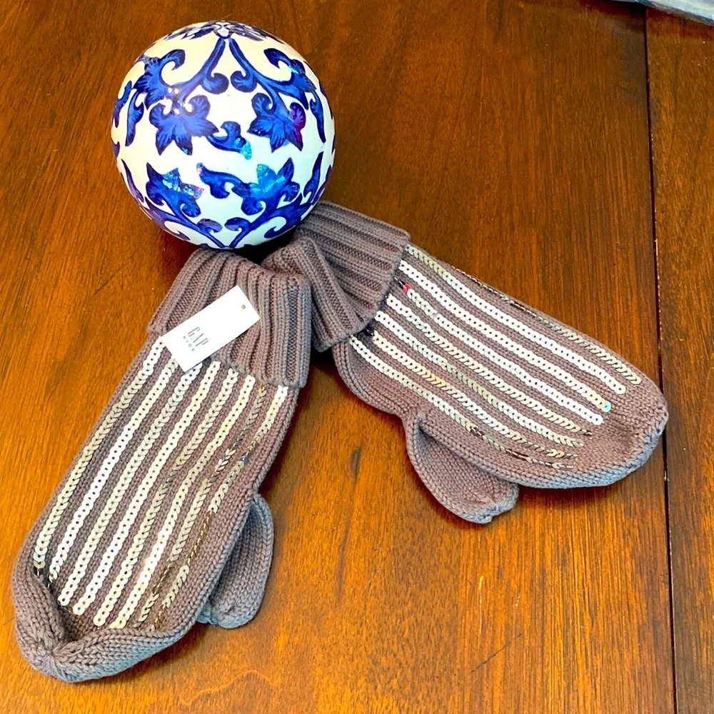 Gap Kids Girls Mittens Gray with Silver Sequins NWT Size Medium 🏆Host Pick🏆